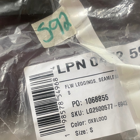 NWT Fabletics Seamless Scrunch High-Waisted Legging Oxblood S S92 - Picture 6 of 6